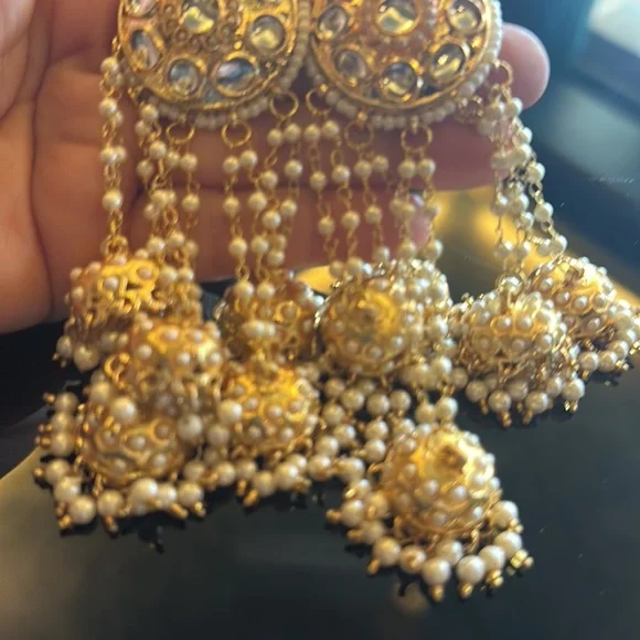 NWT Long,pretty, intricate ‘Jhumka’ earrings with 4 ‘Jhumpa’s’ and faux pearls! - Picture 8 of 9